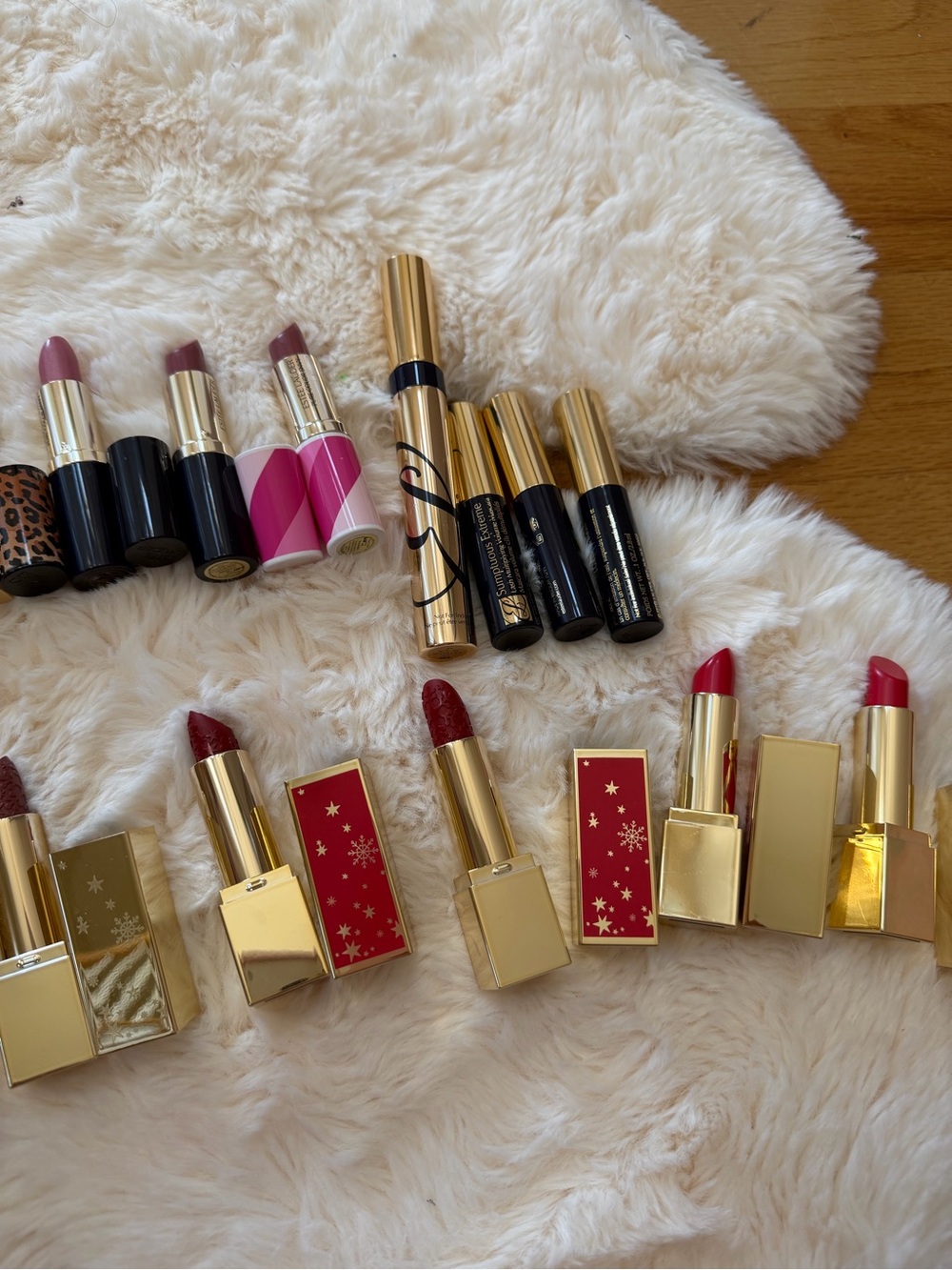 Lancôme Lipstick Collection in Red and Pink Shades with Gold Packaging - Picture 4 of 5